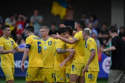 футбол сьогодні хто грає